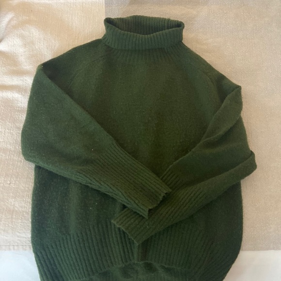 Oversized Dark Green Turtle Neck Sweater - Picture 1 of 4